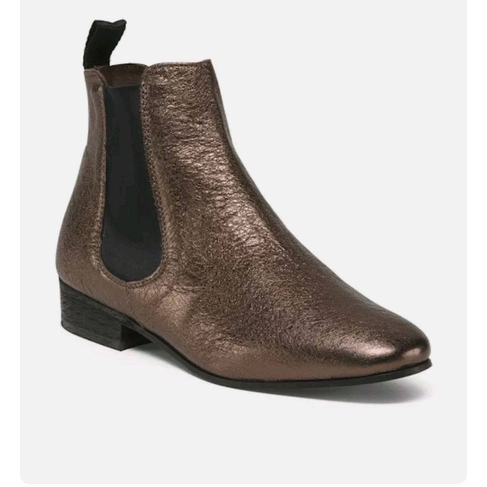 NWOB Boemos Leather Ankle Boots. Made in Italy. EU 37